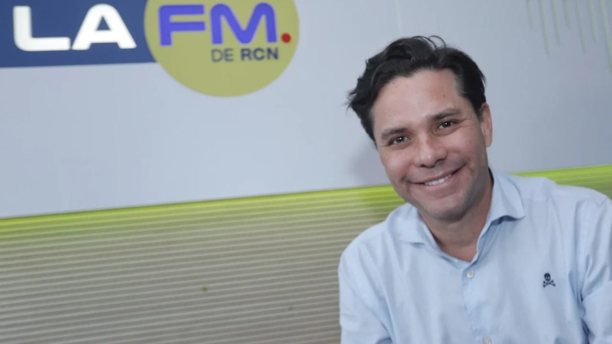 Luis Carlos Vélez se despide de La FM tras casi 7 años al aire.