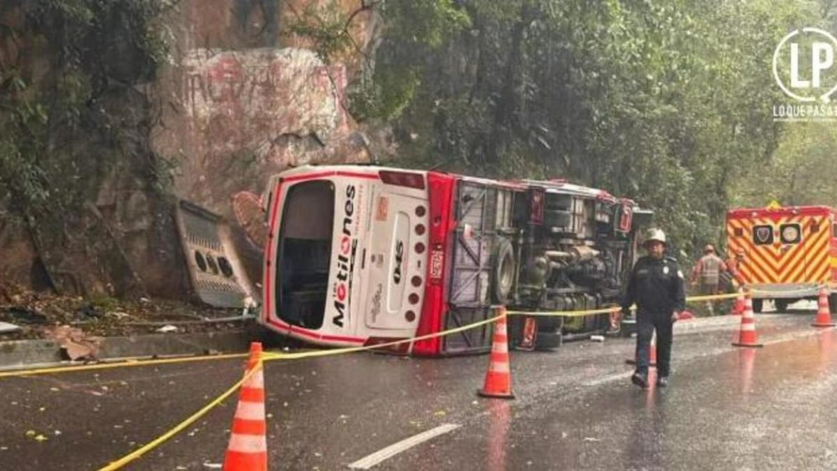 Un muerto y 21 heridos dejó accidente de una buseta en la vía Cúcuta-Pamplona.